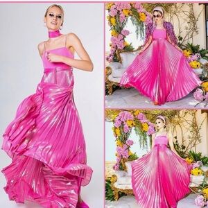 Alice and Olivia Despina Pleated Gown Size 6 Never Been Worn.